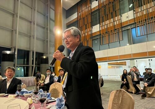 拒當公務員！他從賣油畫到烤肉爐，跨界創業如何成功？